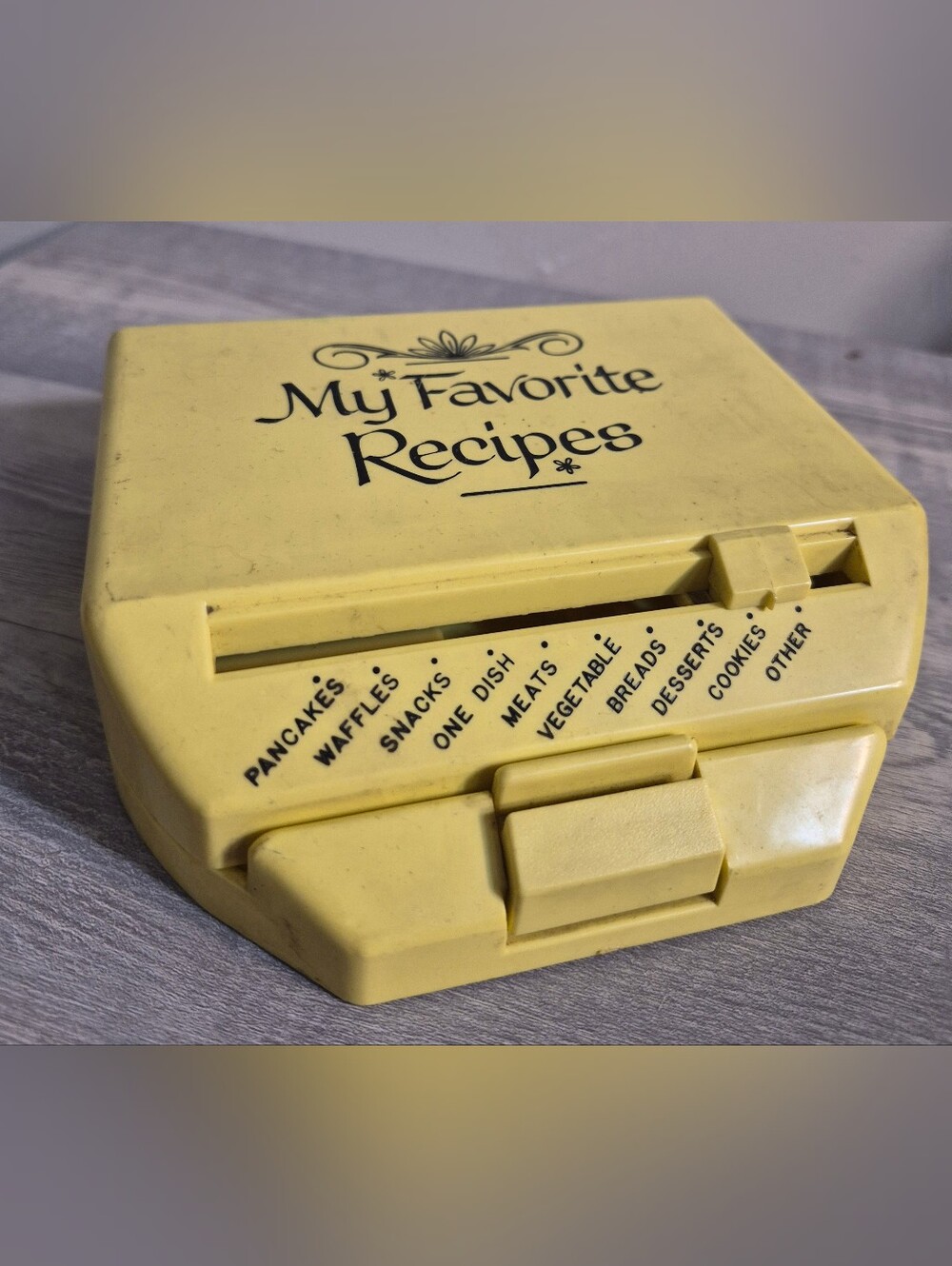 MY FAVORITE RECIPES 1960s RECIPE BOX, SLIDING TAB PALE YELLOW